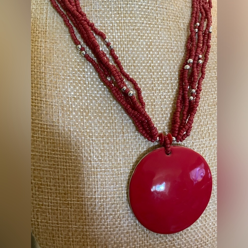 Red bead statement necklace - Picture 5 of 6